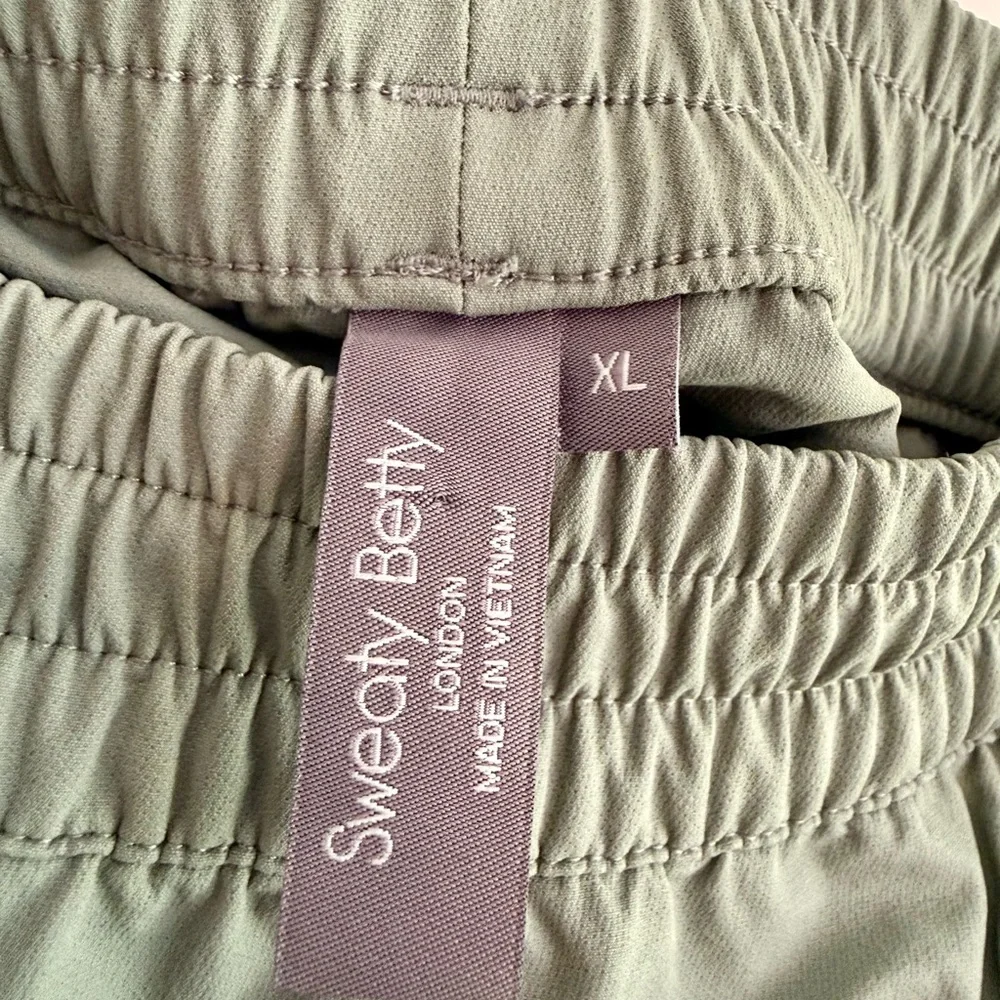 Sweaty Betty Summit Water Resistant Hiking Women’s Shorts Size XL in Sage Green - Picture 5 of 9